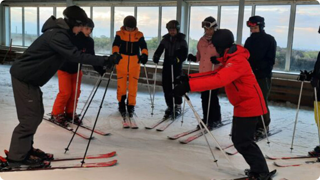 skiles in groep
